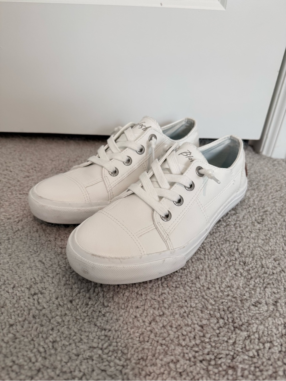 Malibu White Low-Top Sneakers with Teal Insole